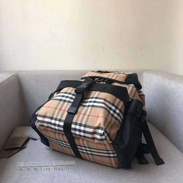 Burberry專櫃新款雙肩包 巴寶莉格紋帆布男士後背包  db1193